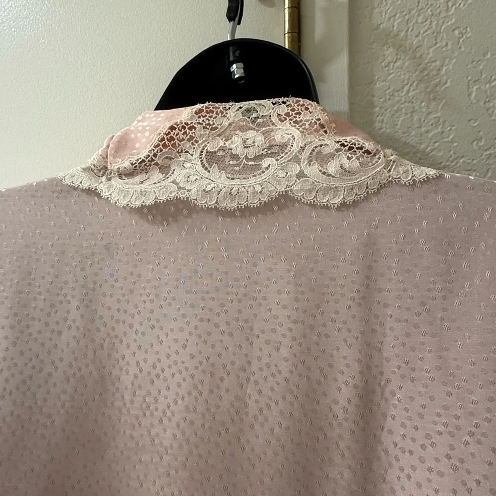 1980s Pretty Pink and Lace Robe Size Petite‎ - Excellent Condition